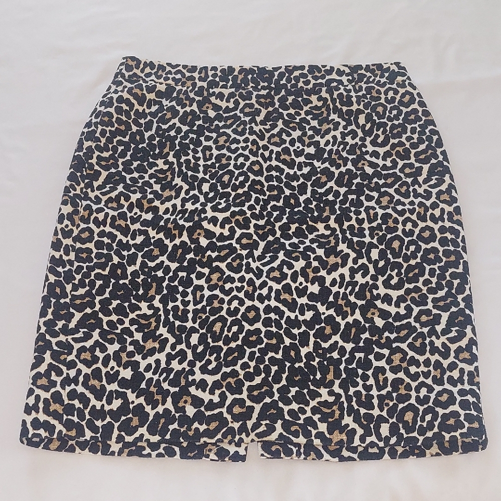J. Crew Leopard Print Mini Skirt — Black, White & Tan.Bild leopard Print .